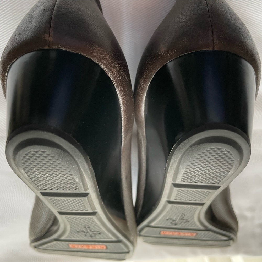COLE HAAN DARK BROWN HEELS  9.5 M - Picture 5 of 9